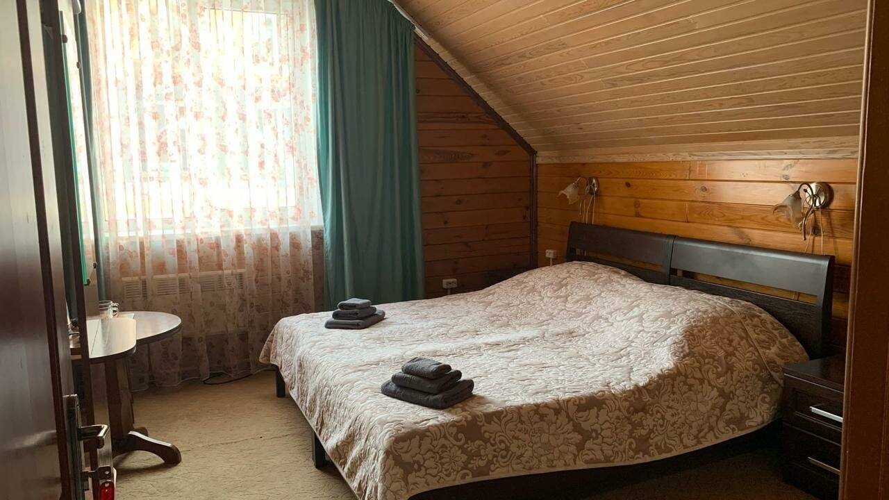 Номер стандарт с 1 двуспальной кроватью (с завтраком)
