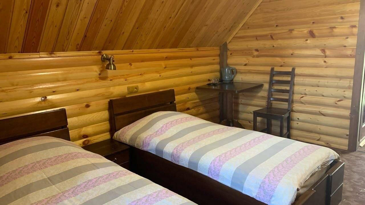 Номер эконом с 2 односпальными кроватями (с завтраком)