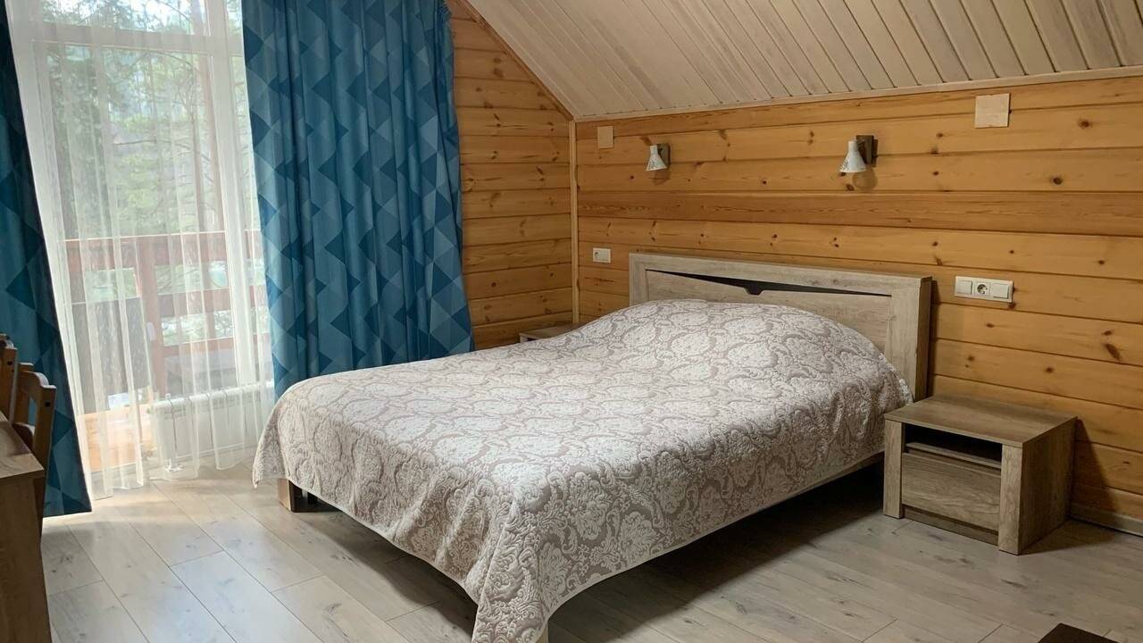 Номер стандарт с 1 двуспальной кроватью (с завтраком)